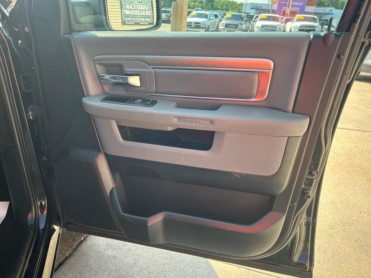 Used 2019 RAM 1500 Classic SLT w/ Black Appearance Group AWD/4WD image 16