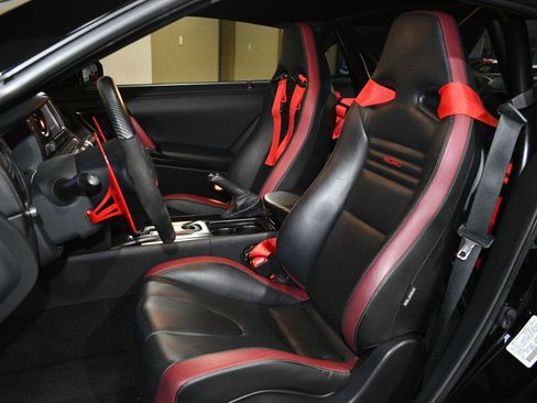 Used 2013 Nissan GT-R Black Edition AWD/4WD image 7