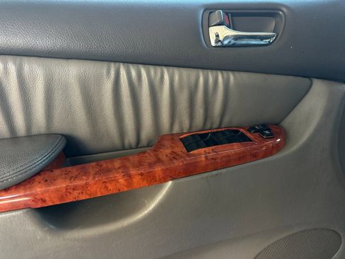 Used 2010 Toyota Sienna XLE image 10