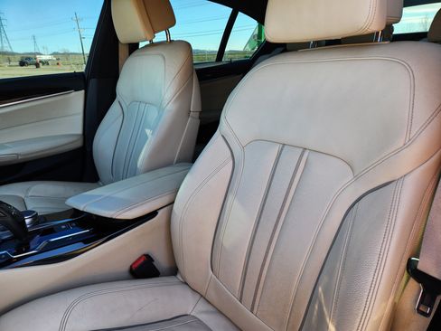 Used 2017 BMW 530i xDrive image 25