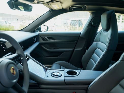 New 2025 Porsche Taycan image 22