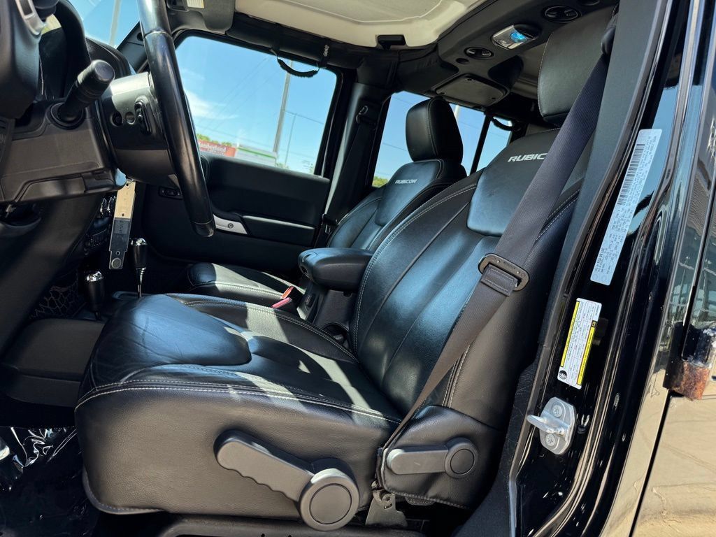 Used 2016 Jeep Wrangler Unlimited Rubicon w/ Dual Top Group AWD/4WD image 4
