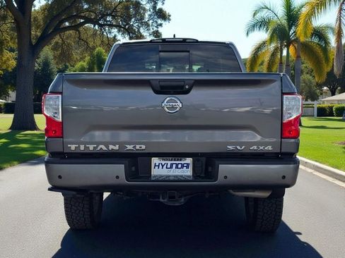 Used 2022 Nissan Titan SV w/ SV Convenience Package image 6