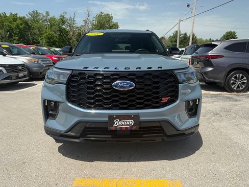 Used 2025 Ford Explorer ST AWD/4WD image 2