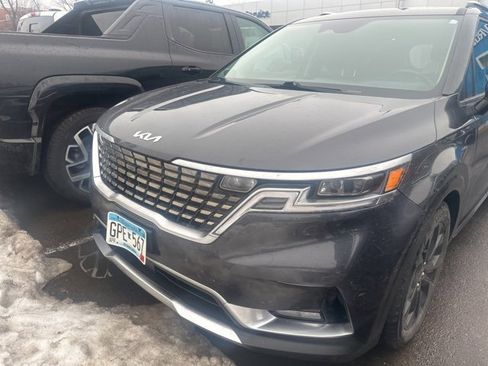 Used 2022 Kia Carnival SX Prestige image 3