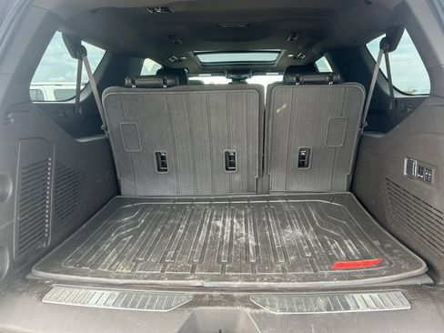 Used 2023 GMC Yukon XL Denali image 10