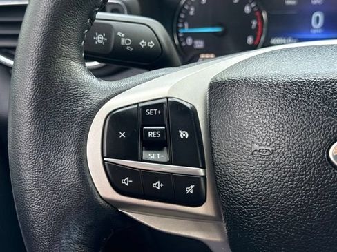 Used 2023 Ford Explorer XLT w/ Equipment Group 202A AWD/4WD image 19