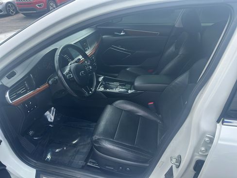 Used 2018 Kia Cadenza Premium w/ Luxury Package image 5