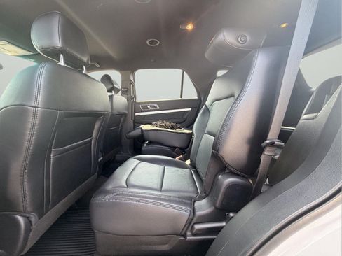Used 2016 Ford Explorer XLT w/ Equipment Group 202A AWD/4WD image 29