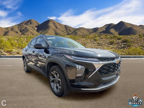 Used 2025 Chevrolet Trax LT FWD image 5