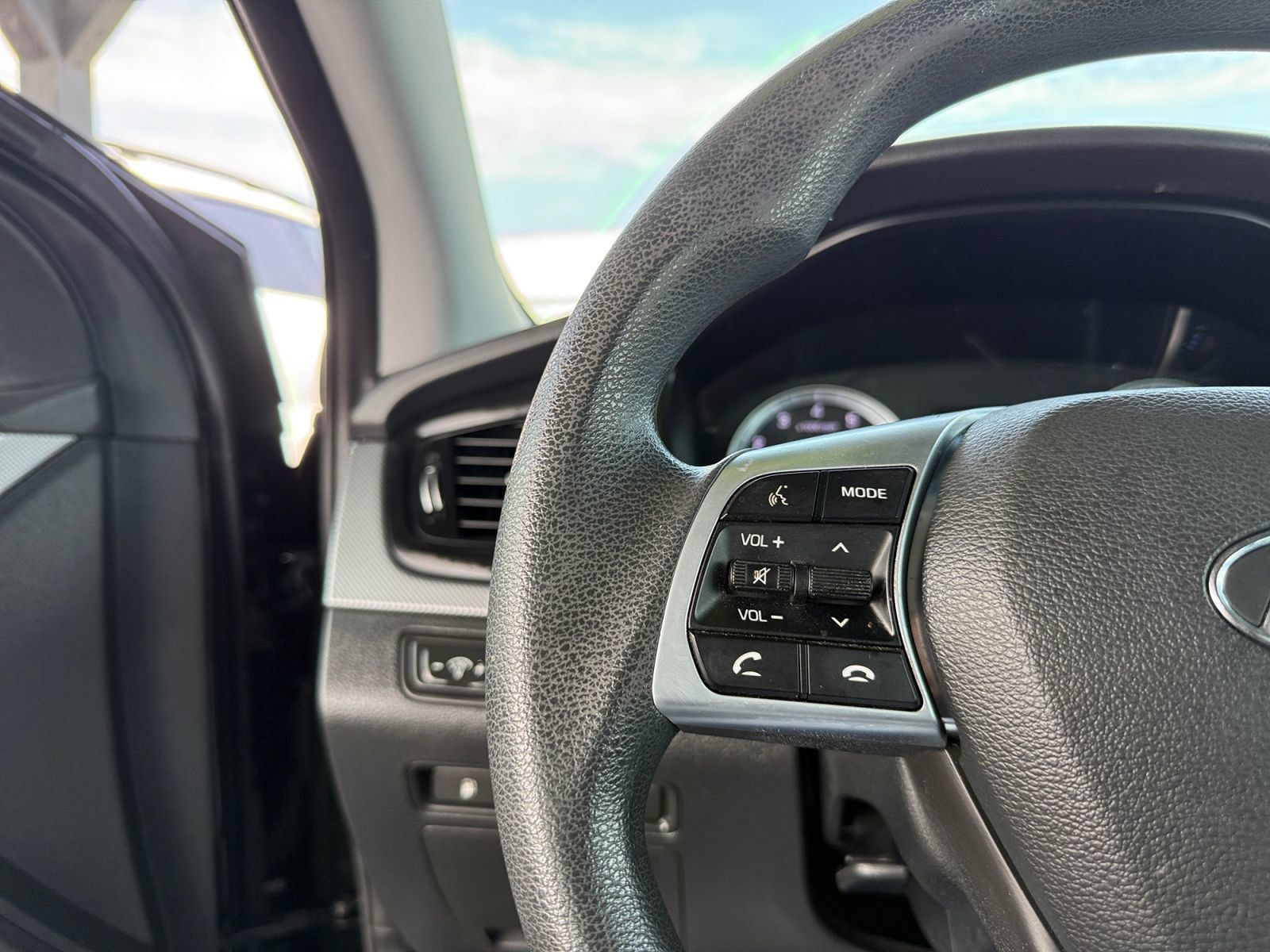 Used 2019 Hyundai Sonata SE w/ Cargo Package FWD image 18
