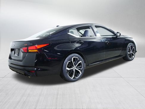 Used 2023 Nissan Altima 2.5 SR image 7