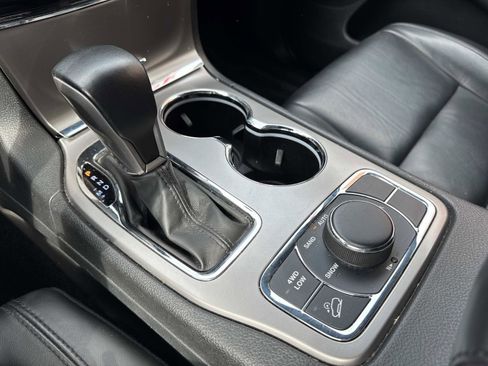 Used 2022 Jeep Grand Cherokee Limited image 21