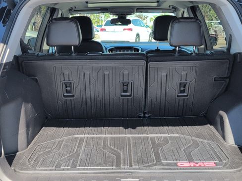 Used 2022 GMC Terrain SLT w/ Tech Package image 5