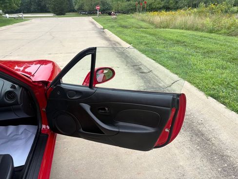 Used 2002 MAZDA MX-5 Miata RWD image 26