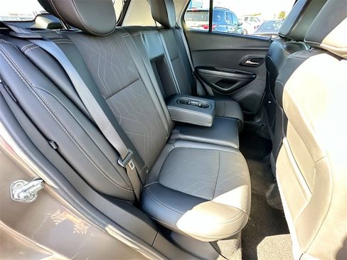 Certified 2022 Chevrolet Trax LT w/ LT Convenience Package image 24