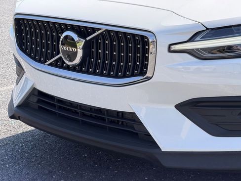 Used 2024 Volvo V60 B5 Cross Country Plus image 6