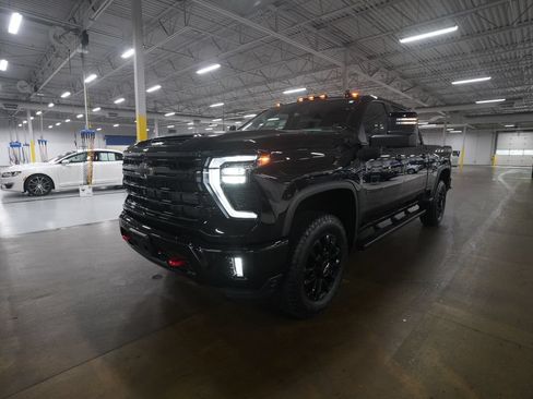 Used 2025 Chevrolet Silverado 2500 LT w/ Trail Boss Package AWD/4WD image 12