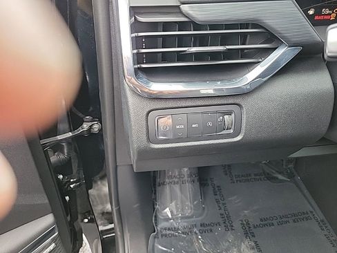 Used 2025 GMC Acadia Elevation image 7