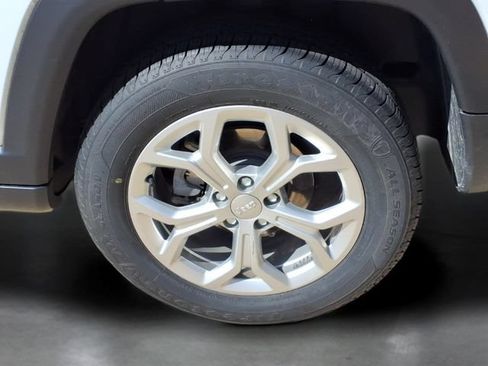 Used 2024 Jeep Compass Latitude AWD/4WD image 27