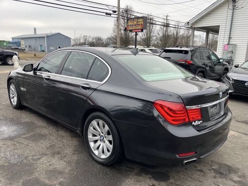Used 2010 BMW 750i xDrive image 9