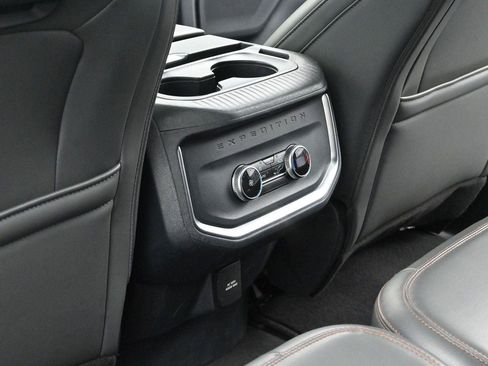 Used 2025 Ford Expedition Active AWD/4WD image 32