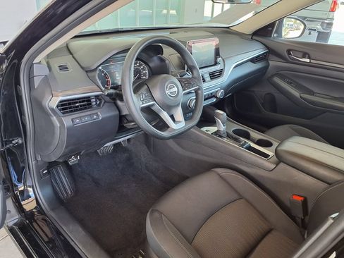 Used 2025 Nissan Altima 2.5 SV FWD image 19