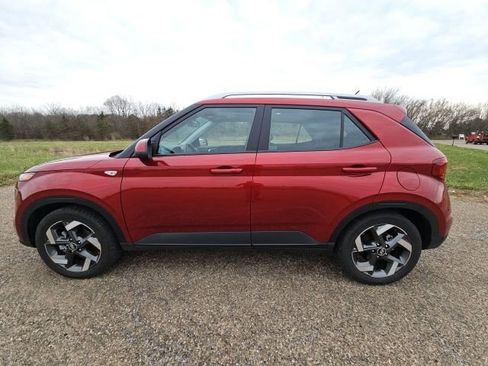 Used 2023 Hyundai Venue SEL w/ Cargo Package image 6