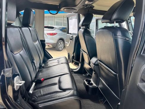 Used 2013 Jeep Wrangler Unlimited Sahara w/ Connectivity Group AWD/4WD image 15