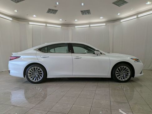 Used 2024 Lexus ES 300h w/ Technology Package FWD image 11