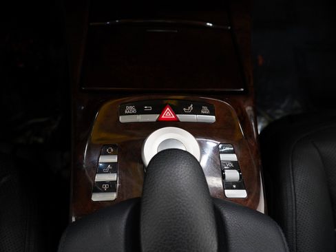 Used 2011 Mercedes-Benz S 550 4MATIC image 22