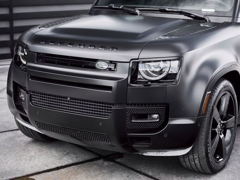 Used 2025 Land Rover Defender 110 V8 image 6