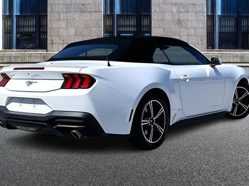 Used 2025 Ford Mustang Premium RWD image 10