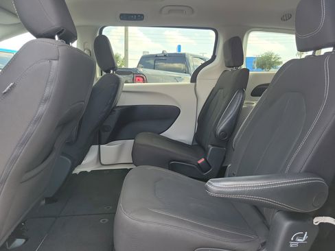 Used 2023 Chrysler Voyager LX FWD image 16