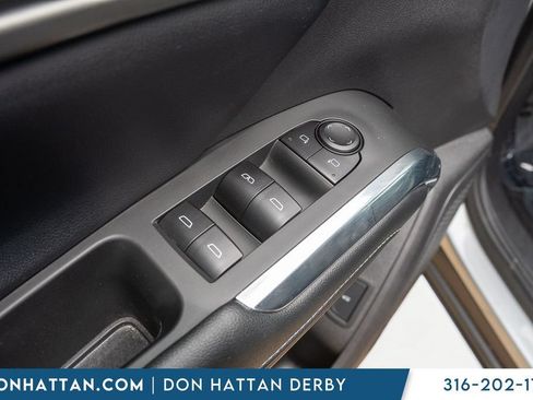 Used 2025 Chevrolet Traverse LT AWD/4WD image 11