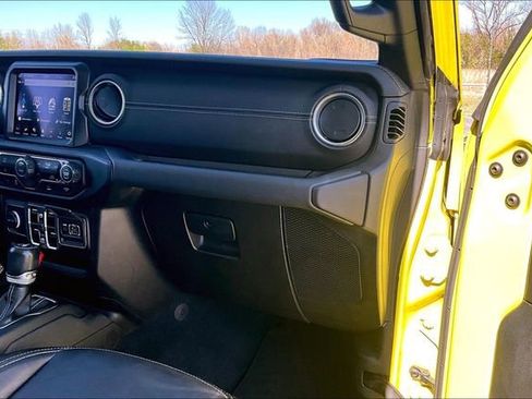 Used 2022 Jeep Wrangler Unlimited Sahara AWD/4WD image 26