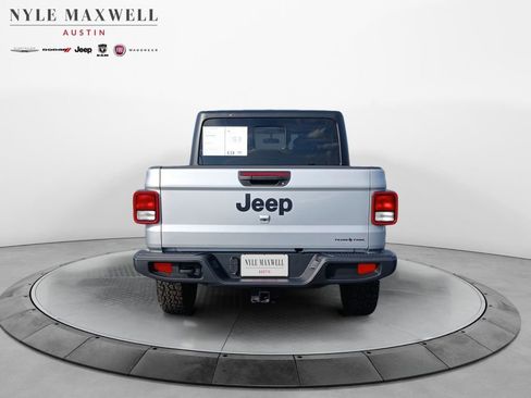 Used 2023 Jeep Gladiator Sport AWD/4WD image 15