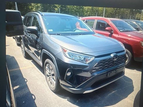 Used 2019 Toyota RAV4 Limited w/ Advanced Technology Package AWD/4WD image 4