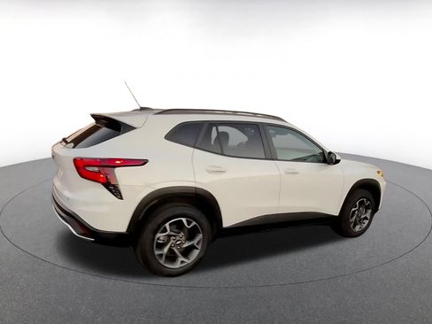 Used 2025 Chevrolet Trax LT image 15