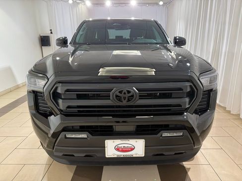 Certified 2025 Toyota Tacoma SR5 AWD/4WD image 8