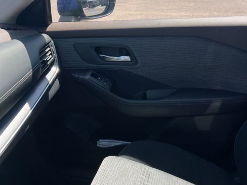Certified 2023 Nissan Rogue SV FWD image 4