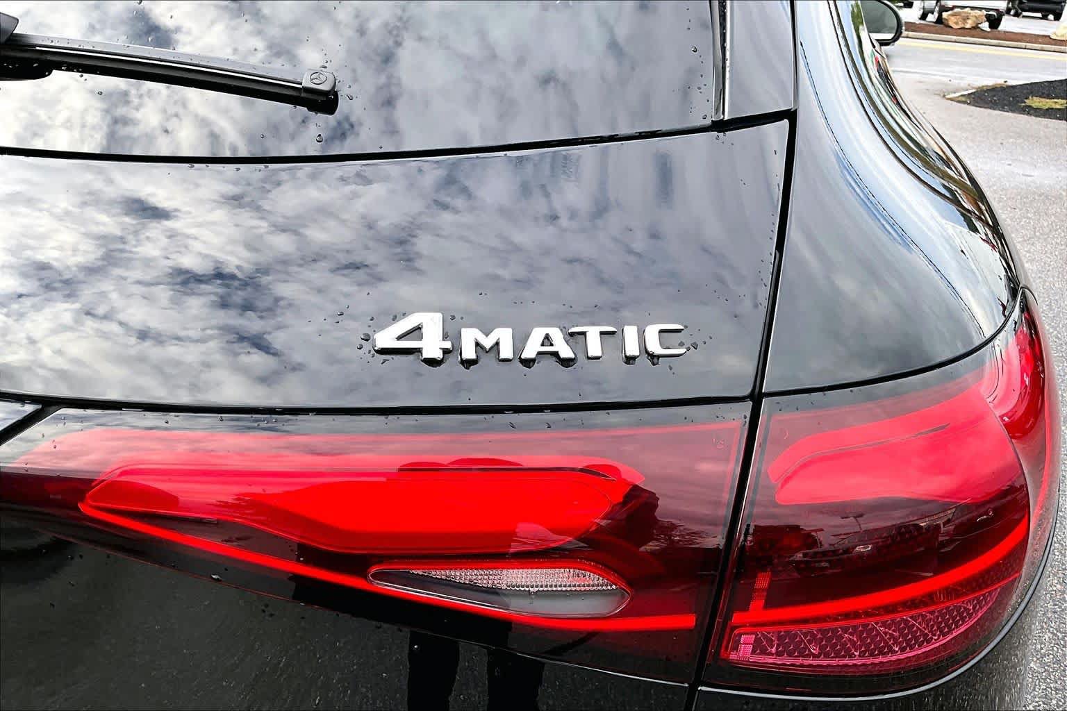 Used 2024 Mercedes-Benz GLC 300 4MATIC image 10