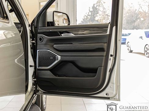 Used 2022 Jeep Wagoneer Series II w/ Flexible Seating Group image 42