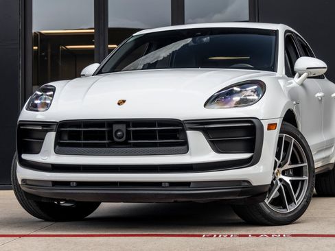 Certified 2023 Porsche Macan AWD/4WD image 7