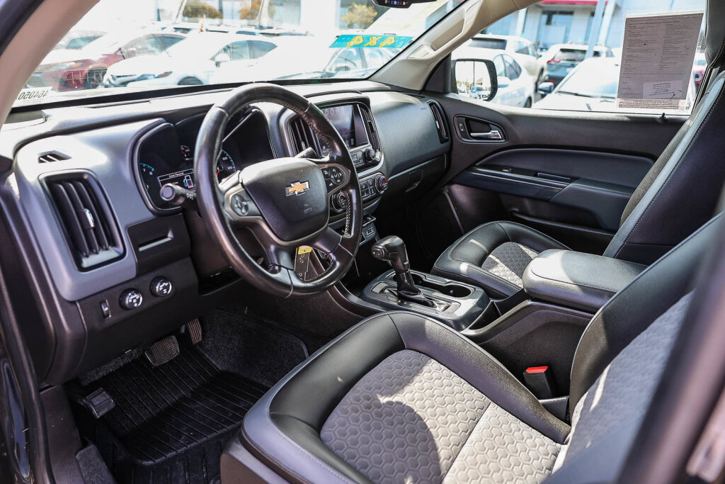Used 2018 Chevrolet Colorado Z71 w/ Z71 Midnight Edition AWD/4WD image 2