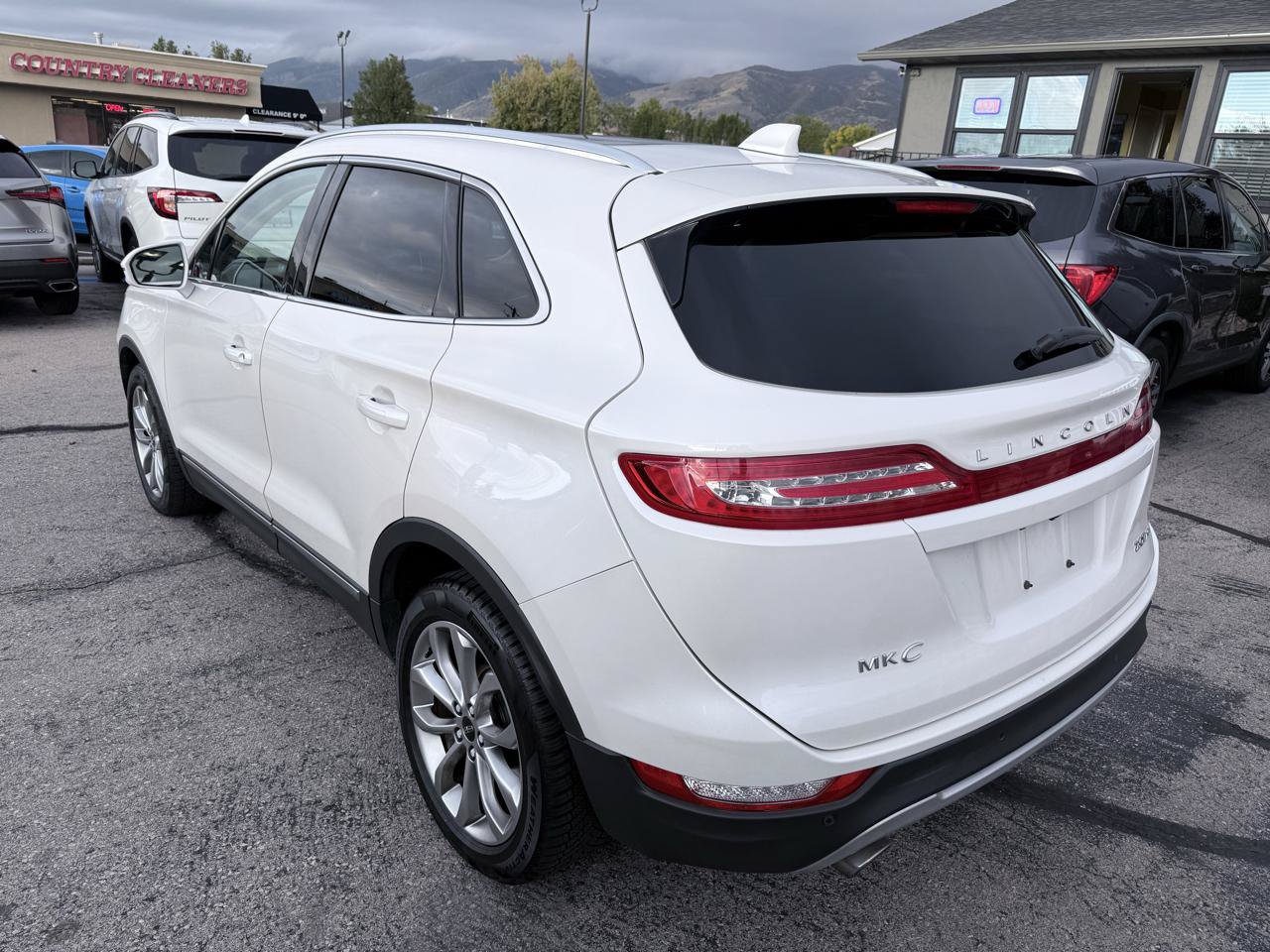 Used 2017 Lincoln MKC Select w/ Select Plus Package AWD/4WD image 3