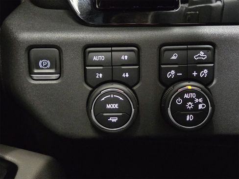 Used 2022 Chevrolet Silverado 1500 ZR2 w/ Technology Package image 20