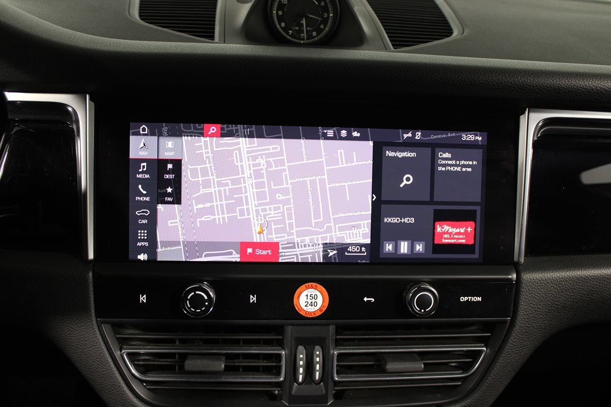 Used 2022 Porsche Macan AWD/4WD image 24