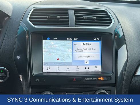 Used 2017 Ford Explorer XLT w/ Equipment Group 202A image 10