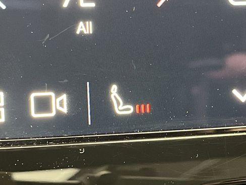 Used 2025 Volvo XC40 B5 Core image 22